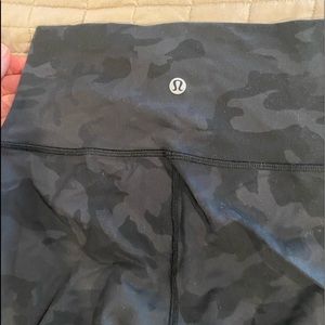 Lululemon Black camo wonderunder leggings 7/8